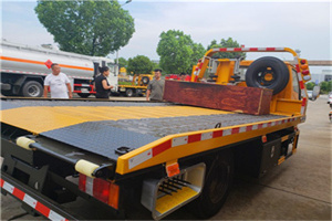 赤坎附近拖车电话号码服务