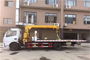 赤坎附近汽车轮胎更换